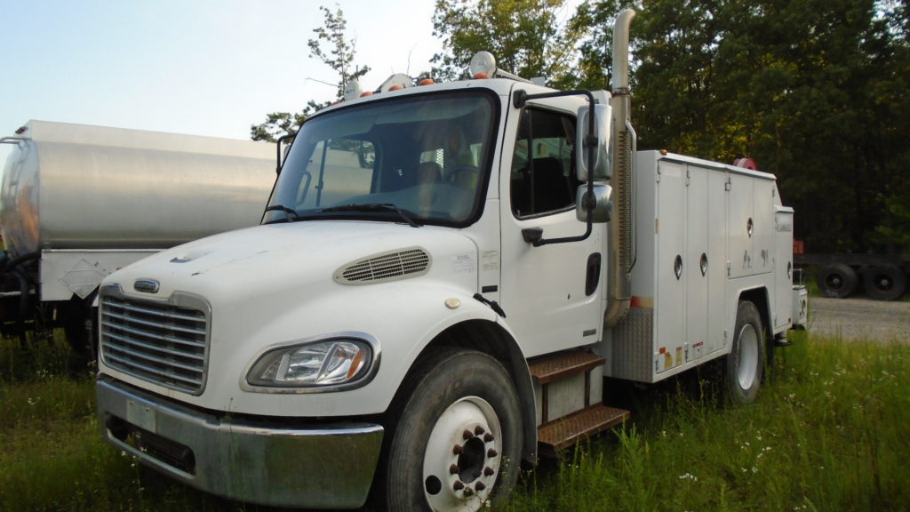 2005 Freightliner MM106042S Service Truck Machines For All